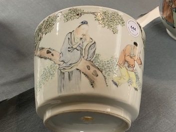 A Chinese qianjiang cai jardini&egrave;re and a covered vase, 19/20th C.